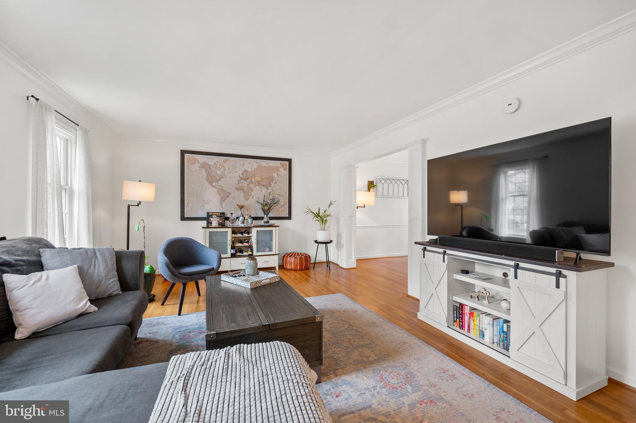 13625 Middlevale Lane Silver Spring, MD 20906 - Photo 6 of 30 Living room