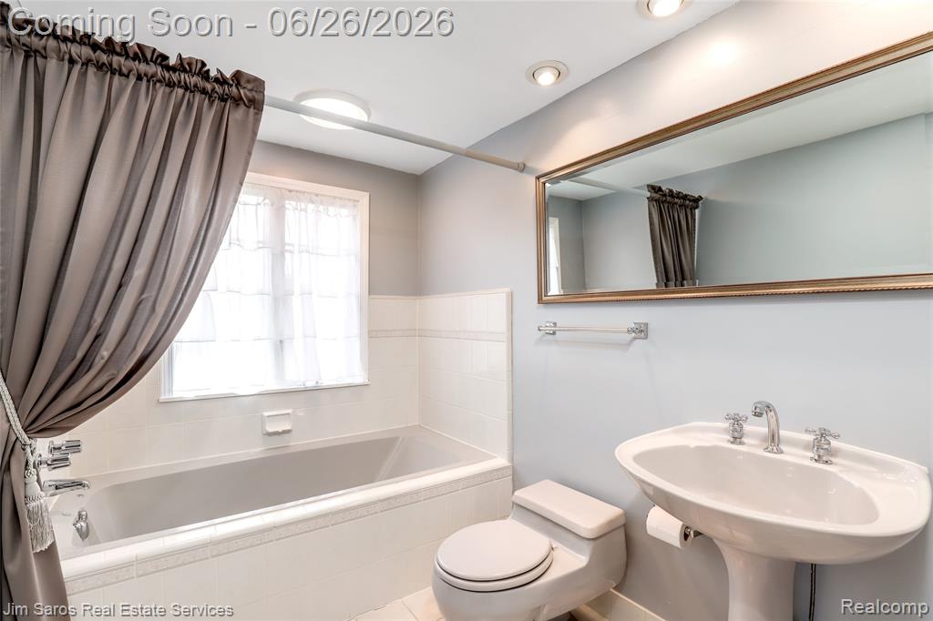 764 Harcourt Road Grosse Pointe Park, MI 48230 - Photo 32 of 42