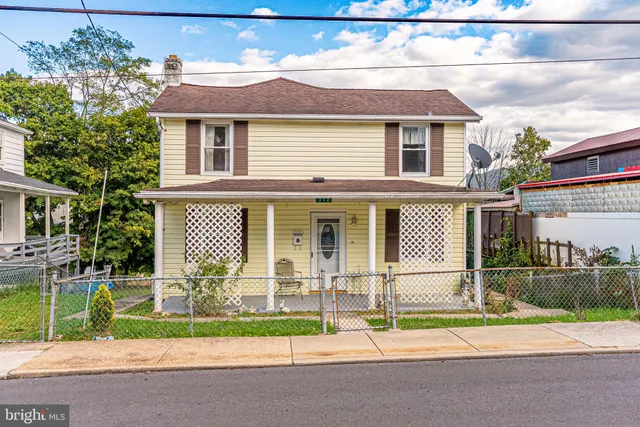 a house that has a lots of windows in it