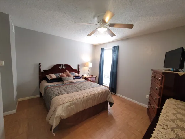 $95,000 | 3919 Fairmont Parkway, Unit 255, Pasadena, TX 77504