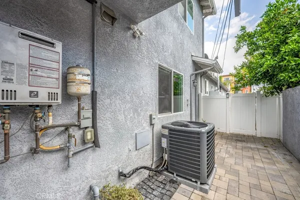 $3,500 | 6719 1/2 Vineland Avenue, North Hollywood, CA 91606
