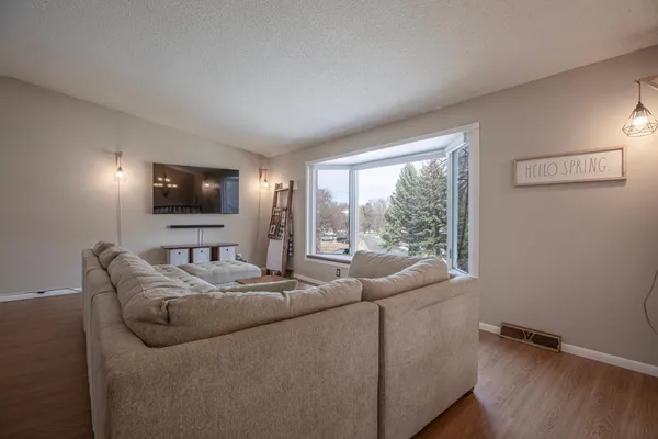 $399,999 | 9163 Yucca Lane North, Maple Grove, MN 55369