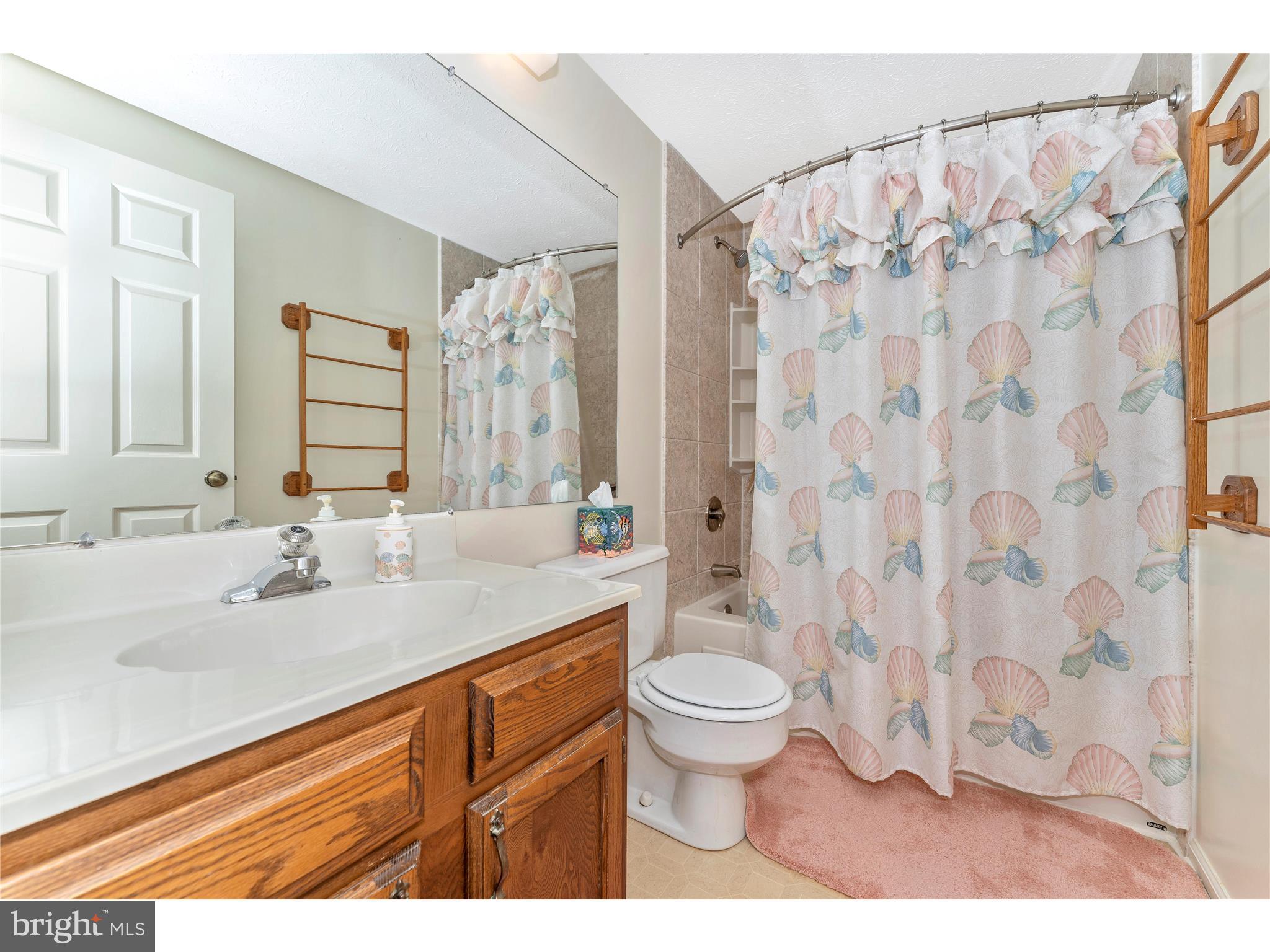 595 Pumphouse Road Frederick, MD 21703 - Photo 33 of 50 Upstairs Hall Bathroom