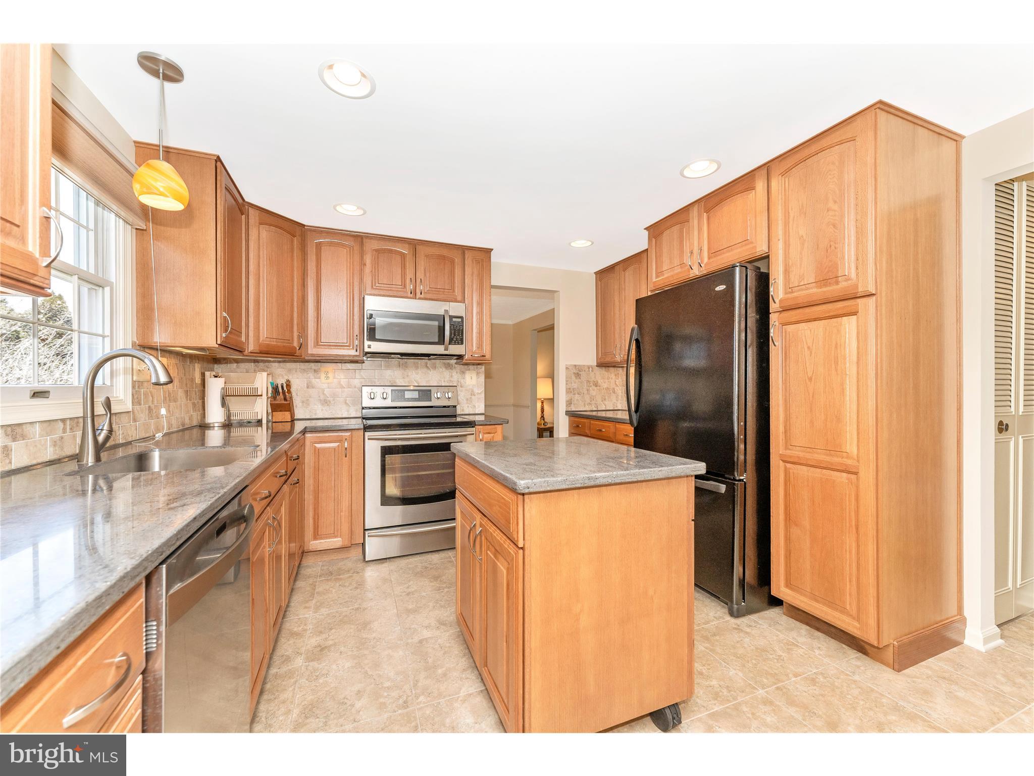 595 Pumphouse Road Frederick, MD 21703 - Photo 4 of 50 Under-cabinet lighting...