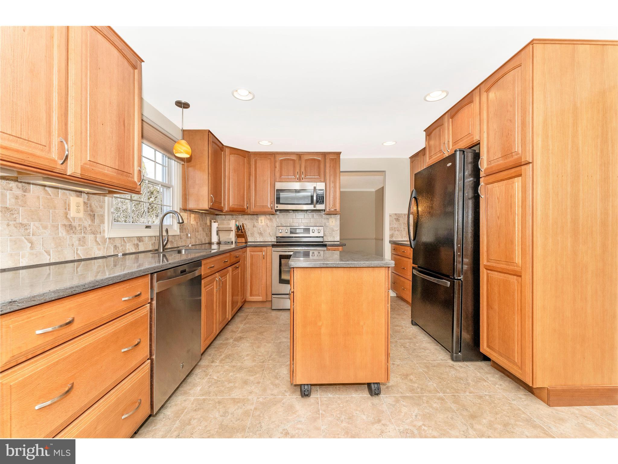 595 Pumphouse Road Frederick, MD 21703 - Photo 6 of 50 Stainless Steel appliances...