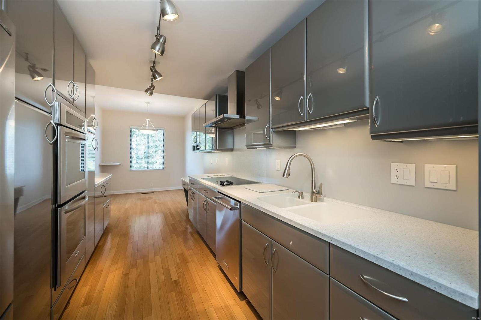 816 South Hanley Road, Unit 4D Clayton, MO 63105 - Photo 14 of 43 Gallery Image 14