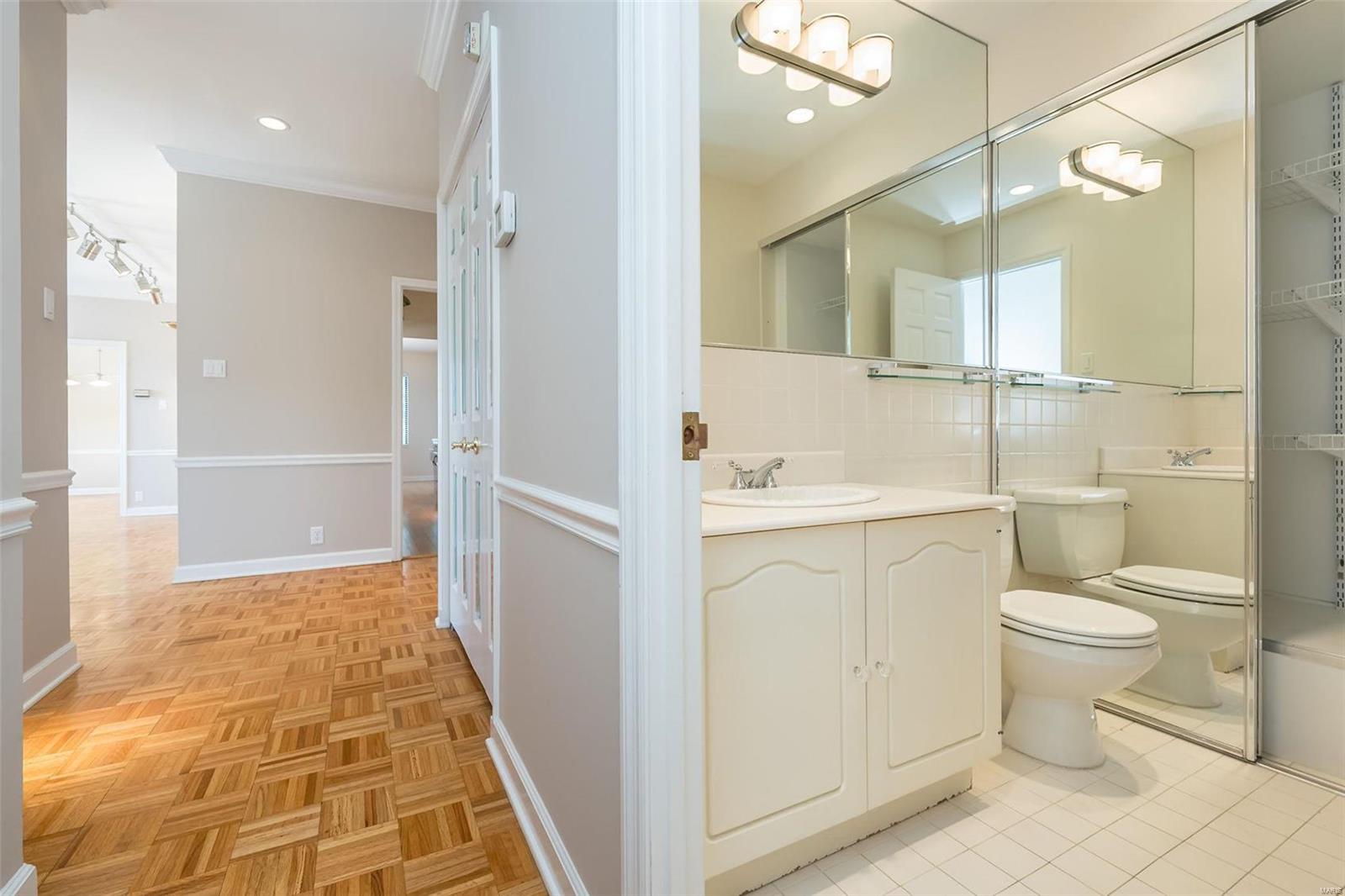 816 South Hanley Road, Unit 4D Clayton, MO 63105 - Photo 18 of 43 Gallery Image 18
