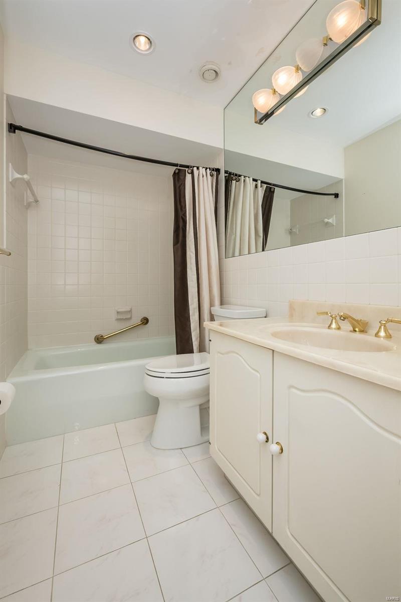 816 South Hanley Road, Unit 4D Clayton, MO 63105 - Photo 24 of 43 Gallery Image 24
