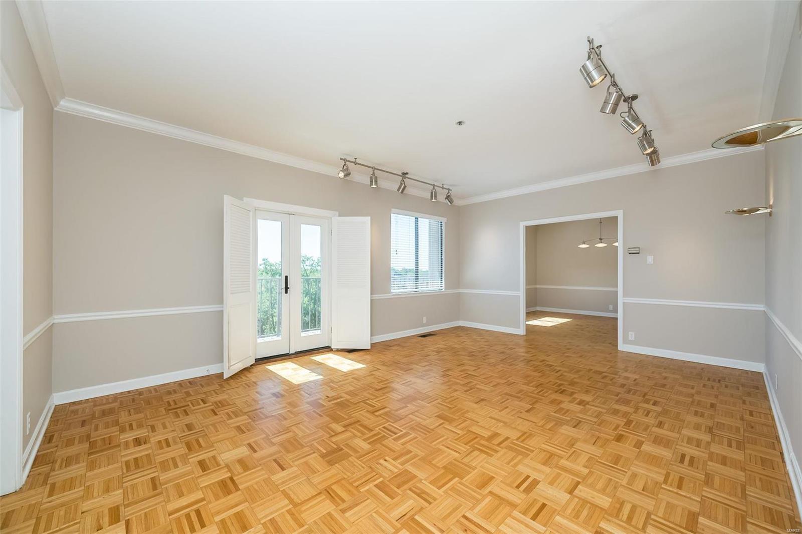 816 South Hanley Road, Unit 4D Clayton, MO 63105 - Photo 9 of 43 Gallery Image 9