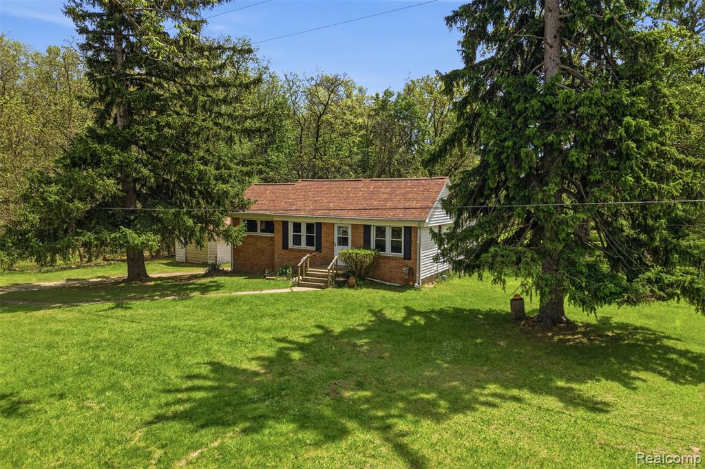 3405 West Coon Lake Road Howell, MI 48843 - Photo 29 of 36