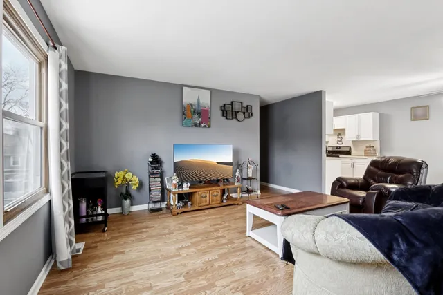 $209,000 | 408 Farmingdale Circle, Unit 408, Vernon Hills, IL 60061