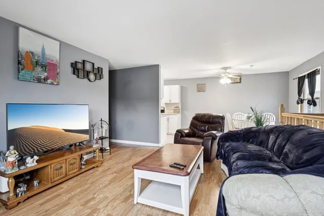 $209,000 | 408 Farmingdale Circle, Unit 408, Vernon Hills, IL 60061