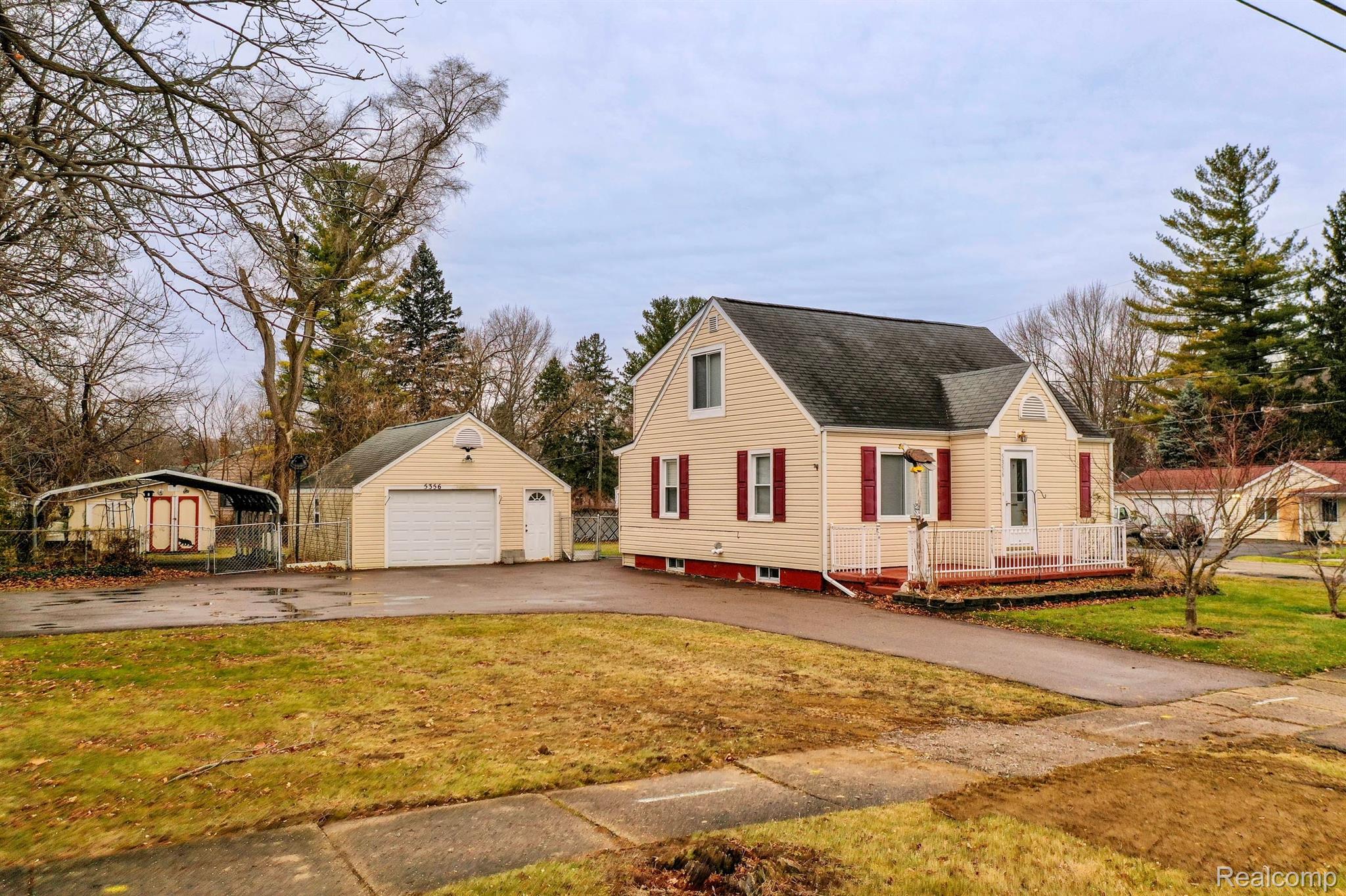 5356 Lapeer Road Burton, MI 48509 - Photo 2 of 38 Gallery Image 2