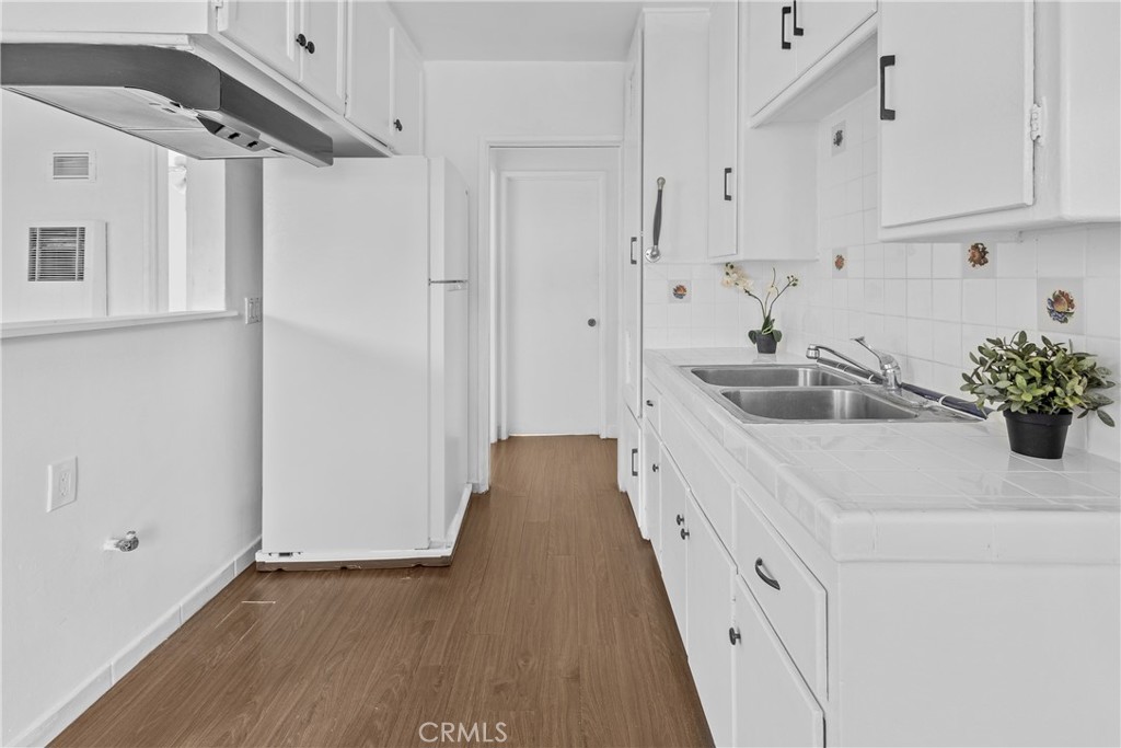 330 West Laurel Street, Unit A Compton, CA 90220 - Photo 6 of 10