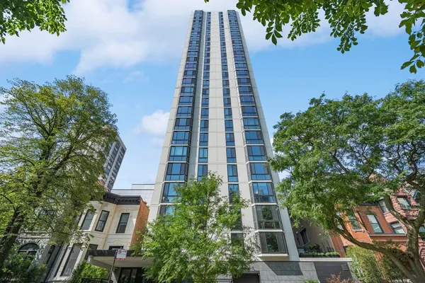 $910,000 | 1530 North Dearborn Parkway, Unit 19S, Chicago, IL 60610
