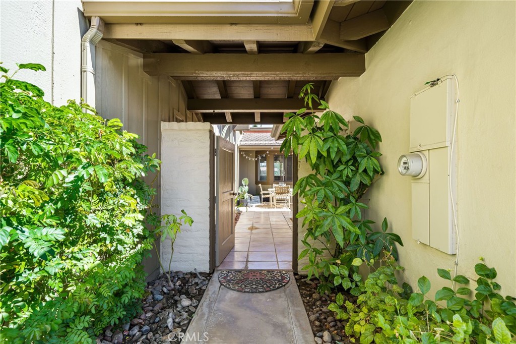 72 Old Ranch Road Palm Desert, CA 92211 - Photo 4 of 28 Gate to private courtyard