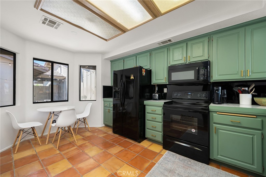 72 Old Ranch Road Palm Desert, CA 92211 - Photo 10 of 28 Kitchen with nook for dining or more storage could be added