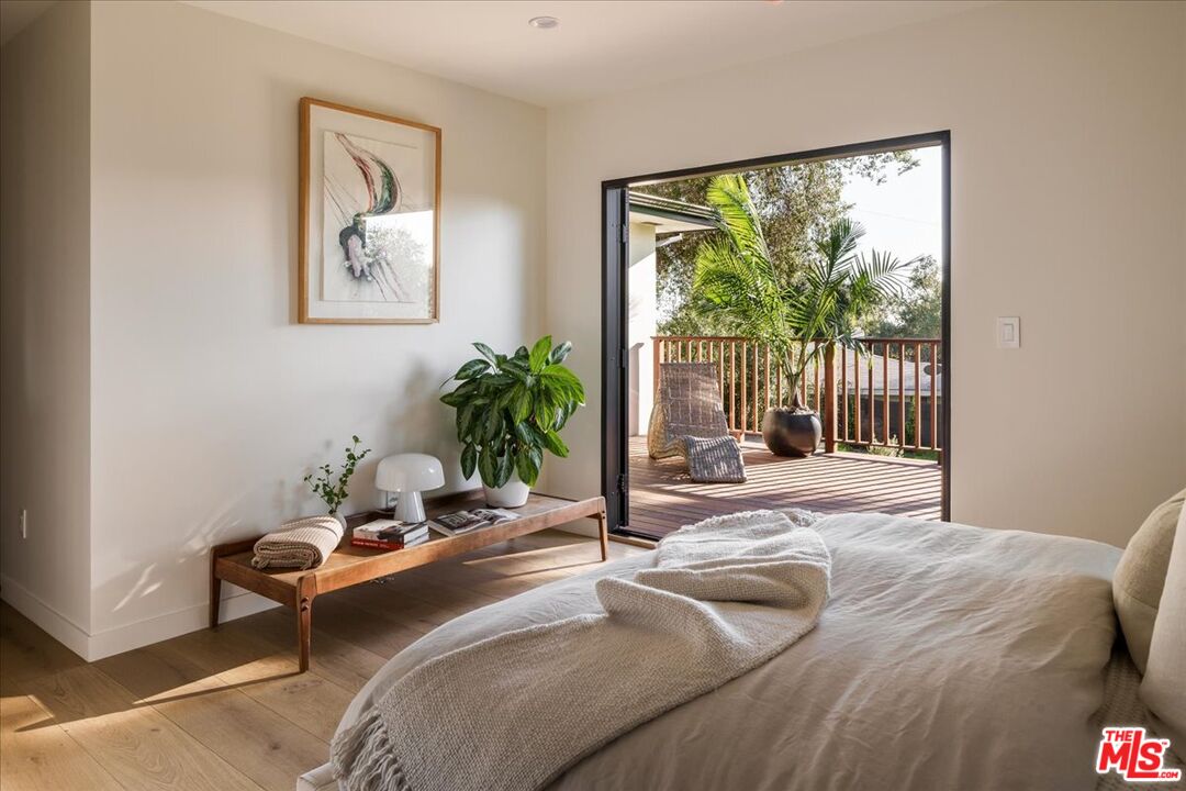 4119 Aralia Road Altadena, CA 91001 - Photo 20 of 37 a bedroom with a bed and a window