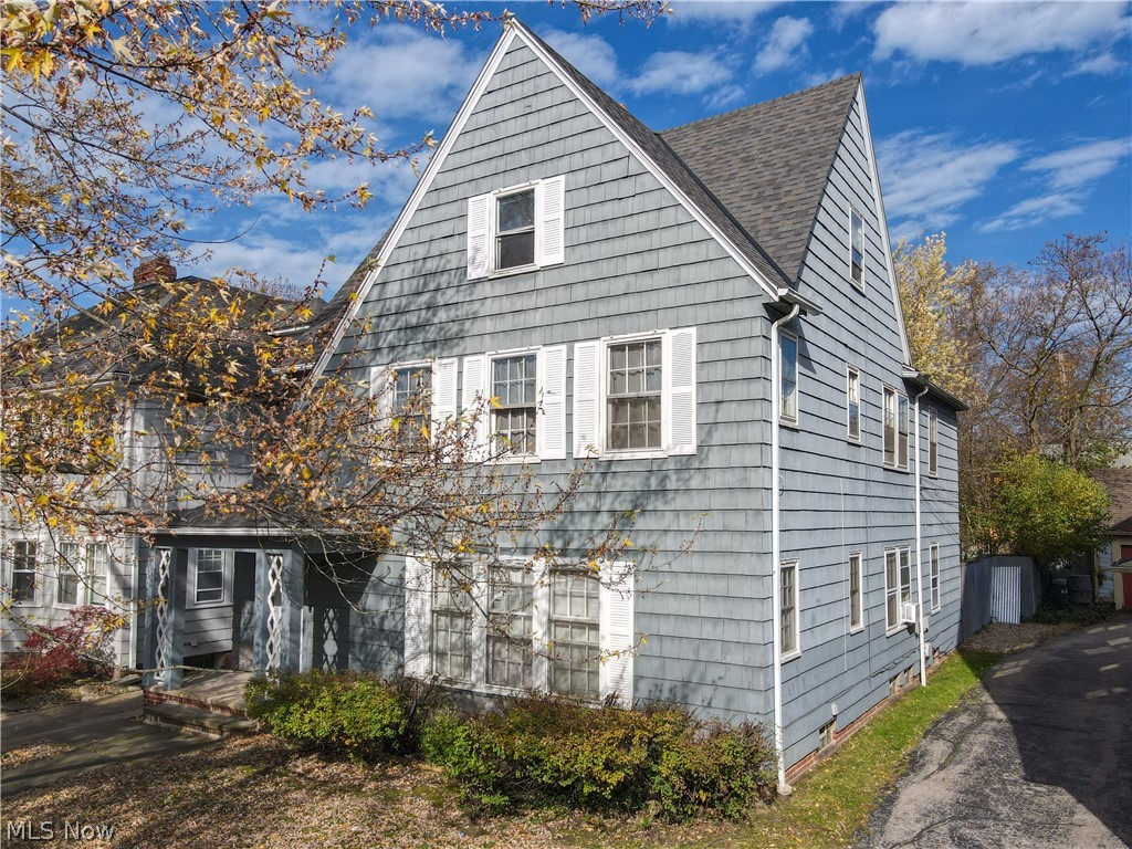 17615 Winslow Road Cleveland, OH 44120 - Photo 2 of 24
