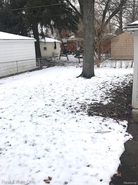 8981 Leverne Redford, MI 48239 - Photo 9 of 9