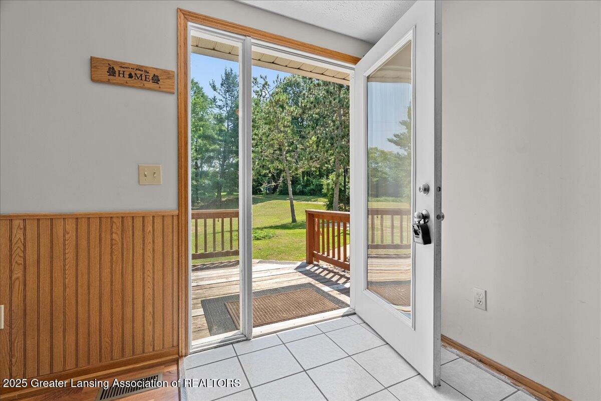 5038 Young Road Bellevue, MI 49021 - Photo 4 of 48 11-Media Jett - 11