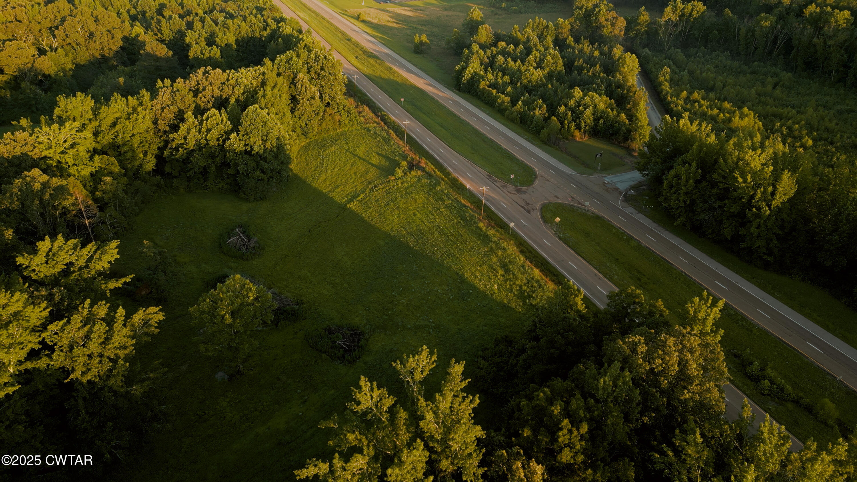 0 Us-45 Street Jackson, TN 38301 - Photo 5 of 17 a view of a lake from a balcony