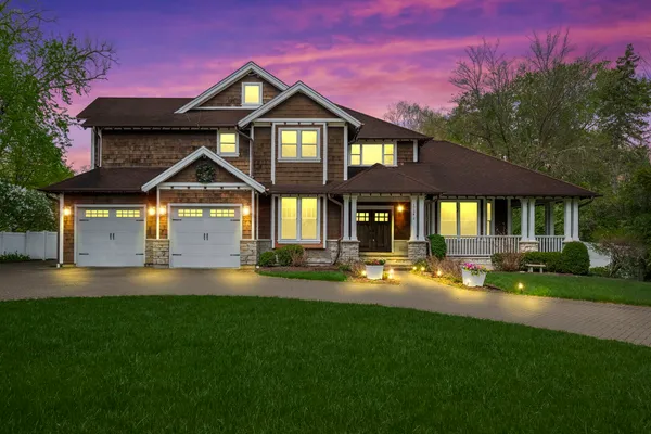 $1,199,925 | 1724 North Windsor Drive, Arlington Heights, IL 60004