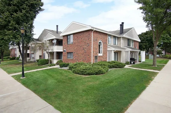 $2,599 | 1517 Westminster Drive, Unit 102, Naperville, IL 60563