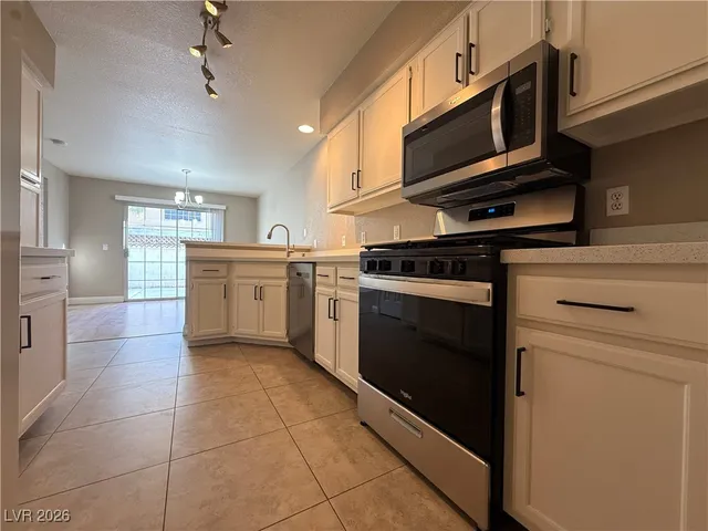 $1,825 | 2835 Cool Water Drive, Henderson, NV 89074