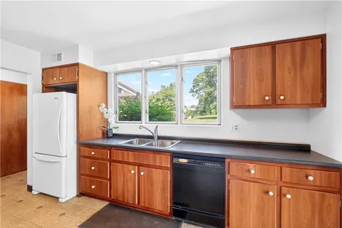 $259,900 | 2219 Mitchell Drive, Irwin, PA 15642