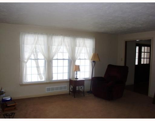 433 Markle Road Apollo, PA 15613 - Photo 10 of 18 Living Room.