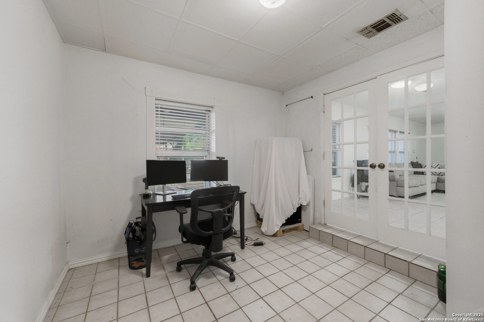 118 Raleigh Place San Antonio, TX 78201 - Photo 13 of 25 a view of workspace with windows