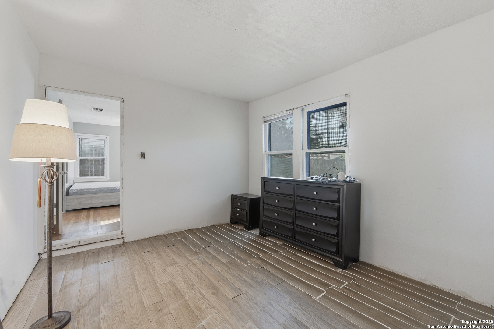 118 Raleigh Place San Antonio, TX 78201 - Photo 17 of 25 a room with a dresser and a window