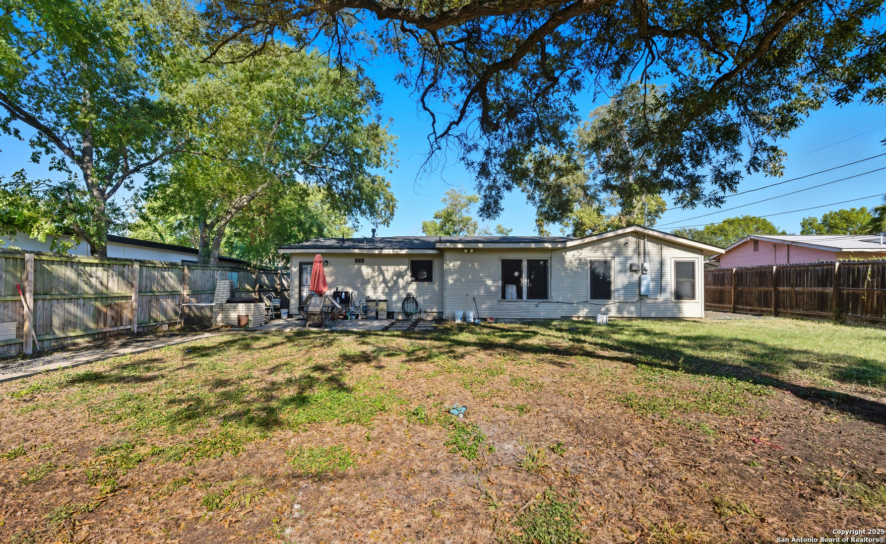 118 Raleigh Place San Antonio, TX 78201 - Photo 23 of 25 a view of a house with a yard