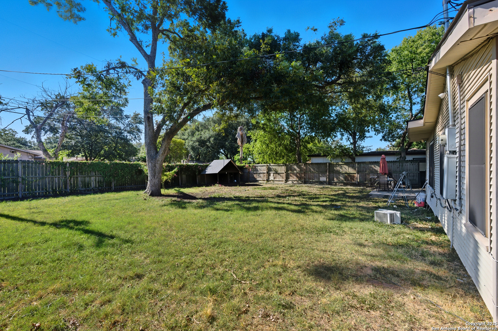 118 Raleigh Place San Antonio, TX 78201 - Photo 25 of 25 a view of a backyard with swimming pool