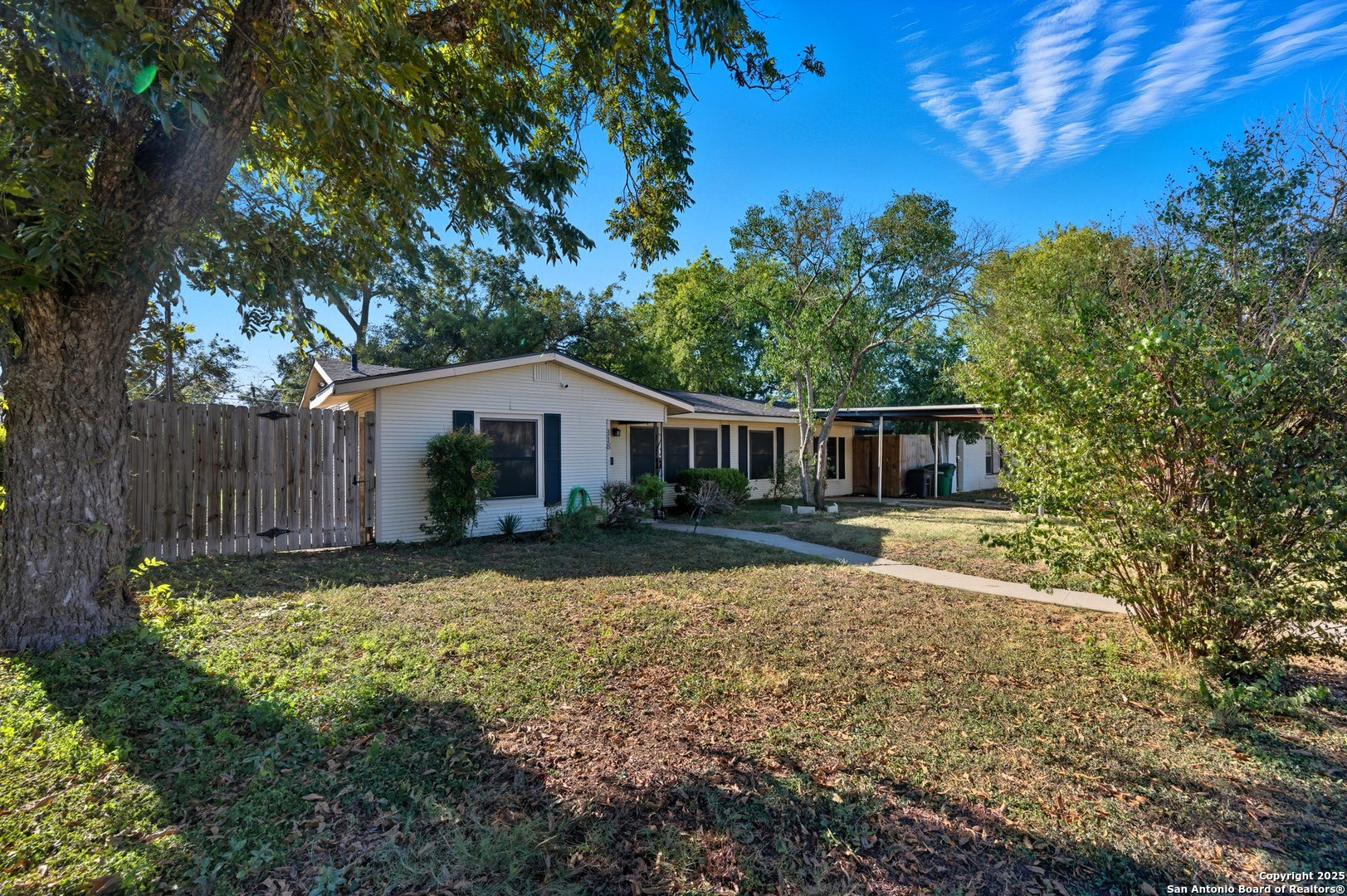 118 Raleigh Place San Antonio, TX 78201 - Photo 3 of 25 a view of a house with a yard