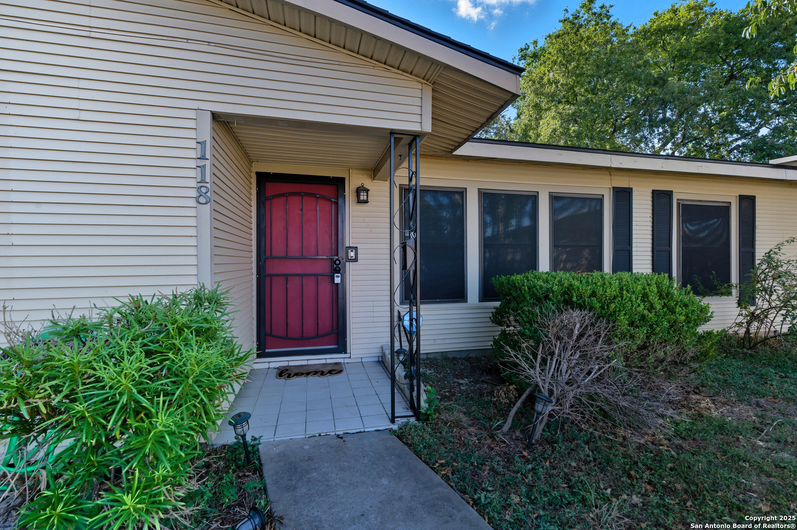 118 Raleigh Place San Antonio, TX 78201 - Photo 5 of 25 a view of brick house with a large window and potted plants