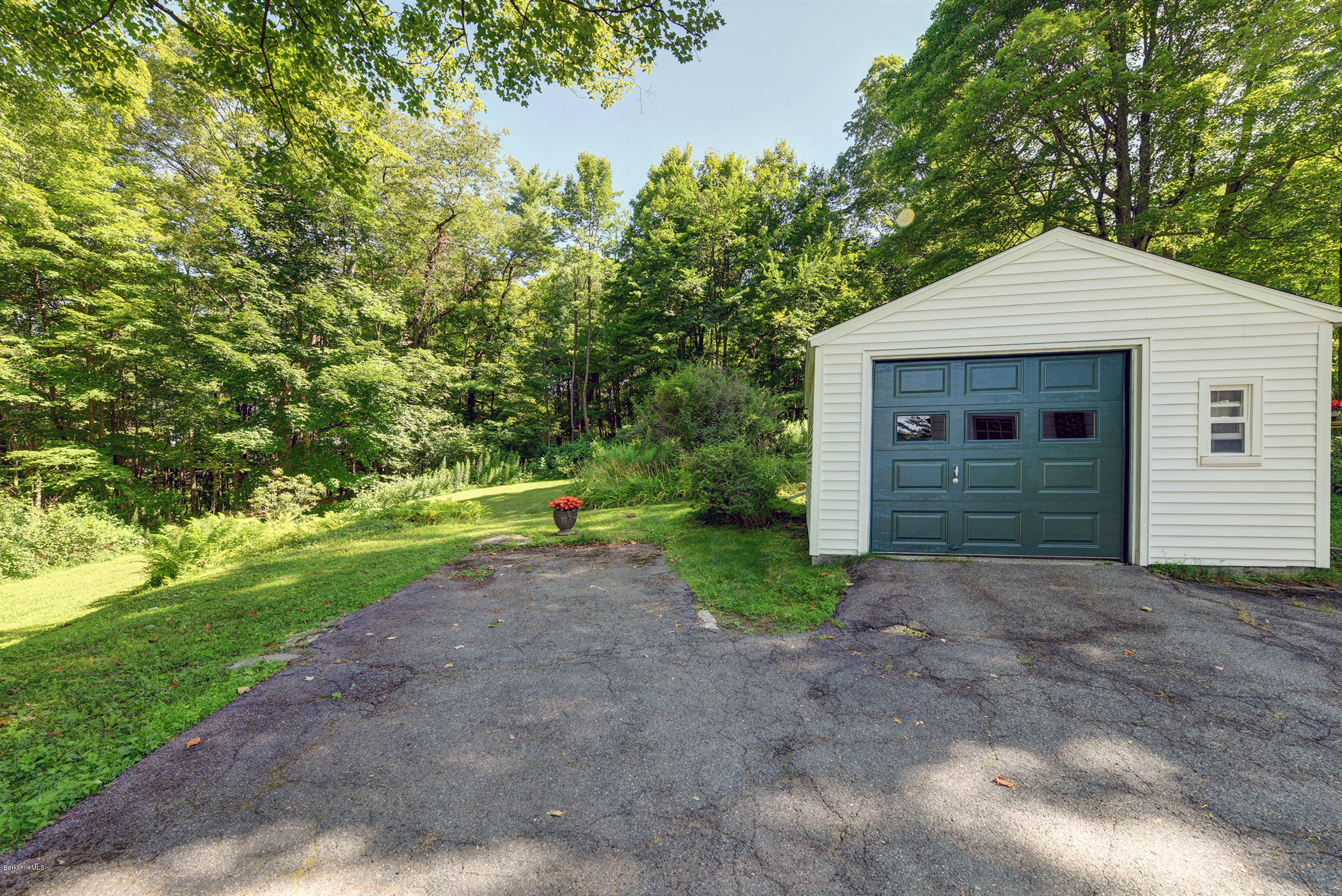 31 New Lenox Road Lenox, MA 01240 - Photo 23 of 24 22-Garage