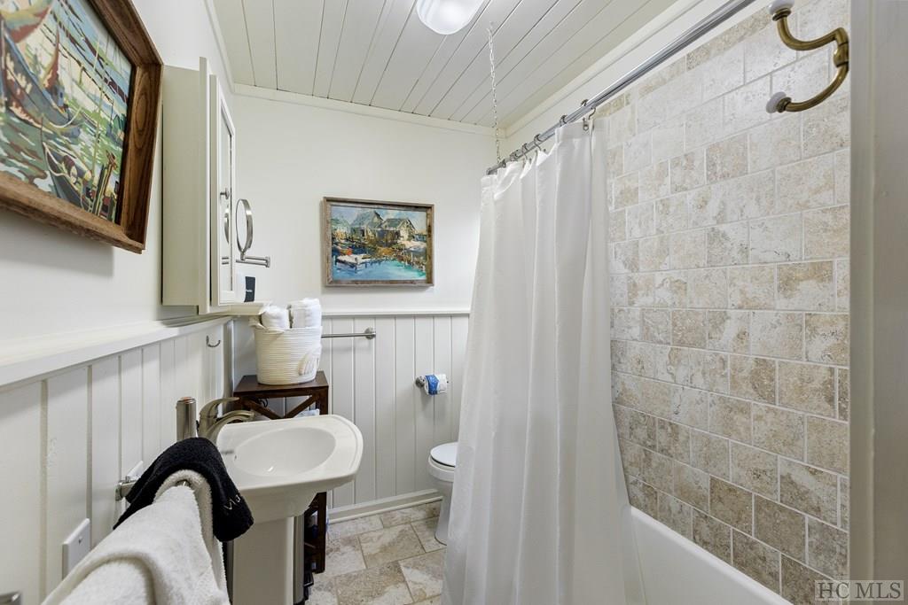 48 Holt Knob Road Highlands, NC 28741 - Photo 23 of 36 Gallery Image 23