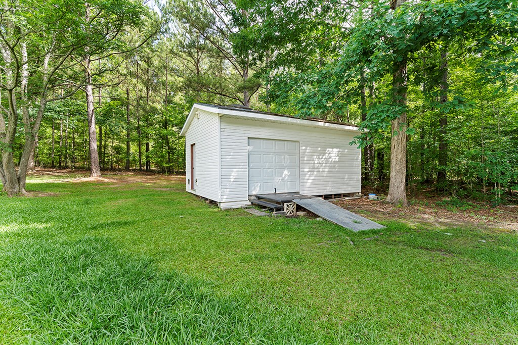 9423 Highway 246 Saluda, SC 29138 - Photo 18 of 20