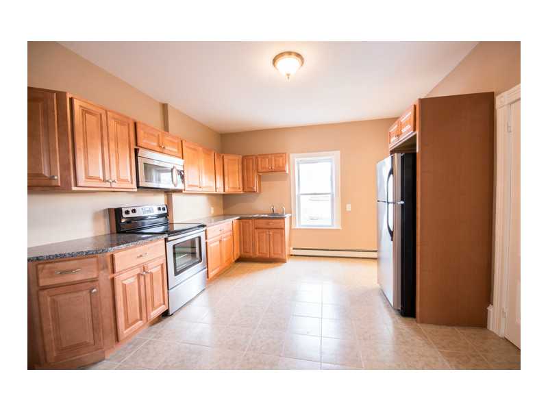 23 Main Road Tiverton, RI 02878 - Photo 3 of 25 Kitchen.