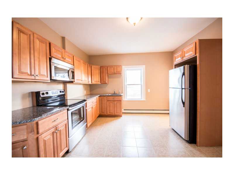 23 Main Road Tiverton, RI 02878 - Photo 4 of 25 Kitchen.