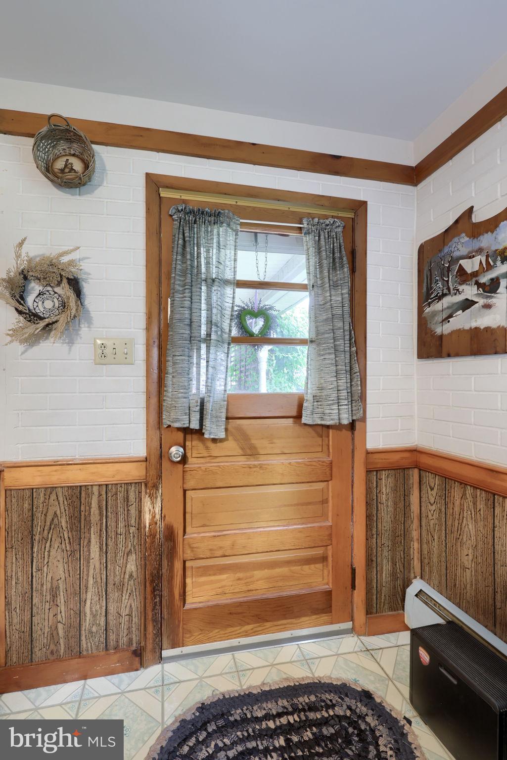 945 Maple Street Lititz, PA 17543 - Photo 7 of 28 Entry