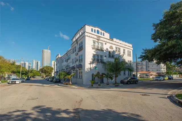 $1,550 | 501 Southwest 6th Court, Unit 215, Miami, FL 33130