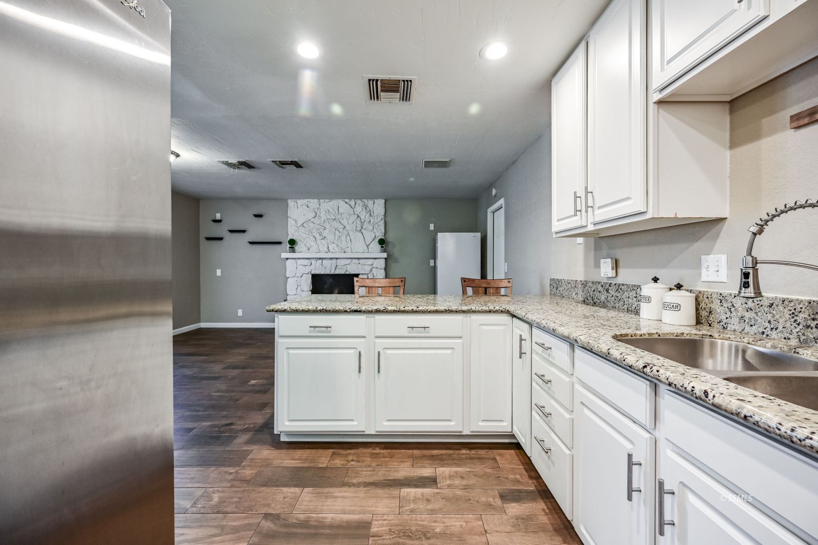 229 South Broadway Street Ridgecrest, CA 93555 - Photo 10 of 40