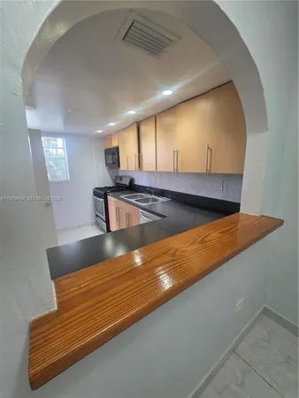 $2,095 | 8101 Southwest 73rd Avenue, Unit 17, Miami, FL 33143