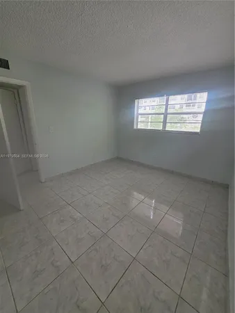 $2,095 | 8101 Southwest 73rd Avenue, Unit 17, Miami, FL 33143