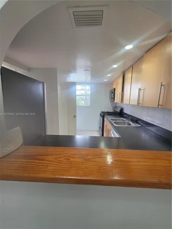 $2,095 | 8101 Southwest 73rd Avenue, Unit 17, Miami, FL 33143