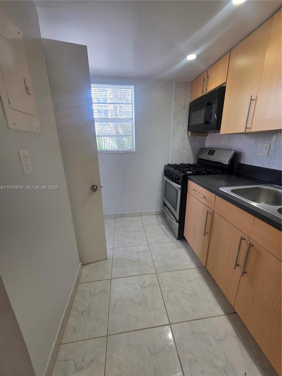 8101 Southwest 73rd Avenue, Unit 17 Miami, FL 33143 - Photo 45 of 66