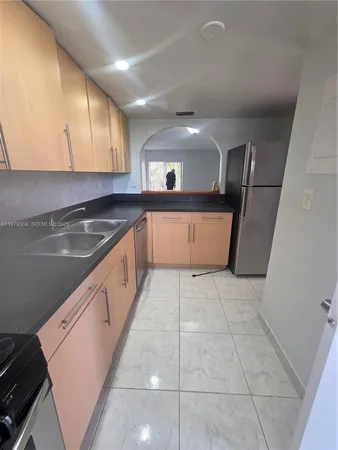 $2,095 | 8101 Southwest 73rd Avenue, Unit 17, Miami, FL 33143